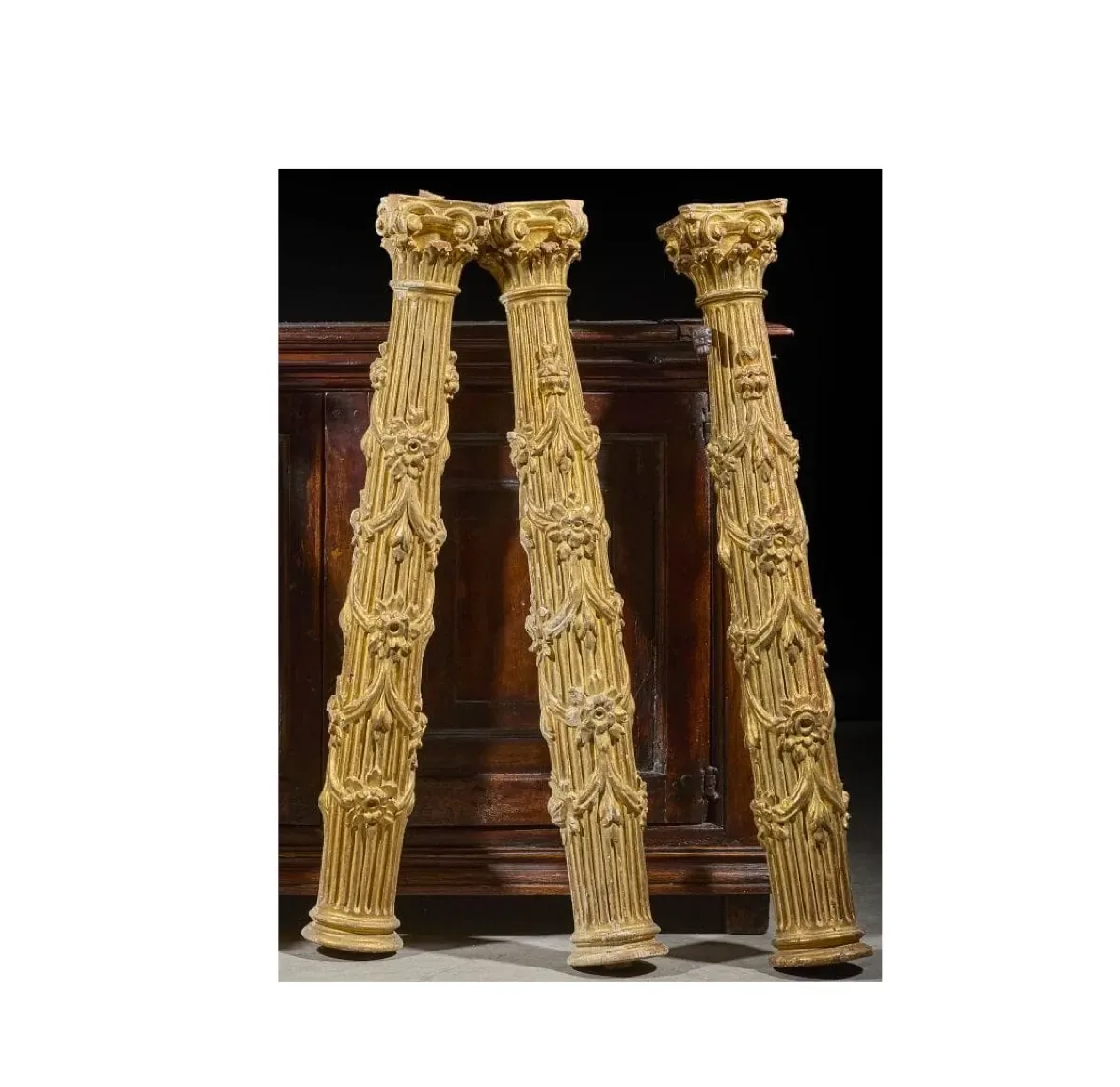 Tres columnas de talla siglo XVIII